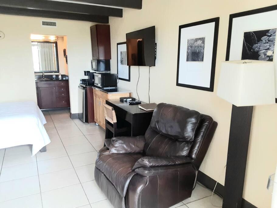 Beautiful One Bedroom Resort-Style Studio With Pool And Beach Access رسكن المظهر الخارجي الصورة